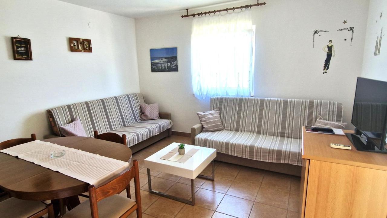 Apartment Hrzina Krk Town Luaran gambar