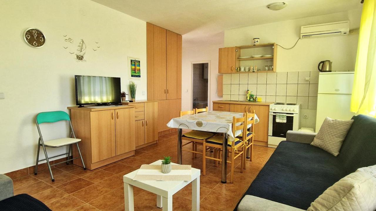 Apartment Hrzina Krk Town Luaran gambar
